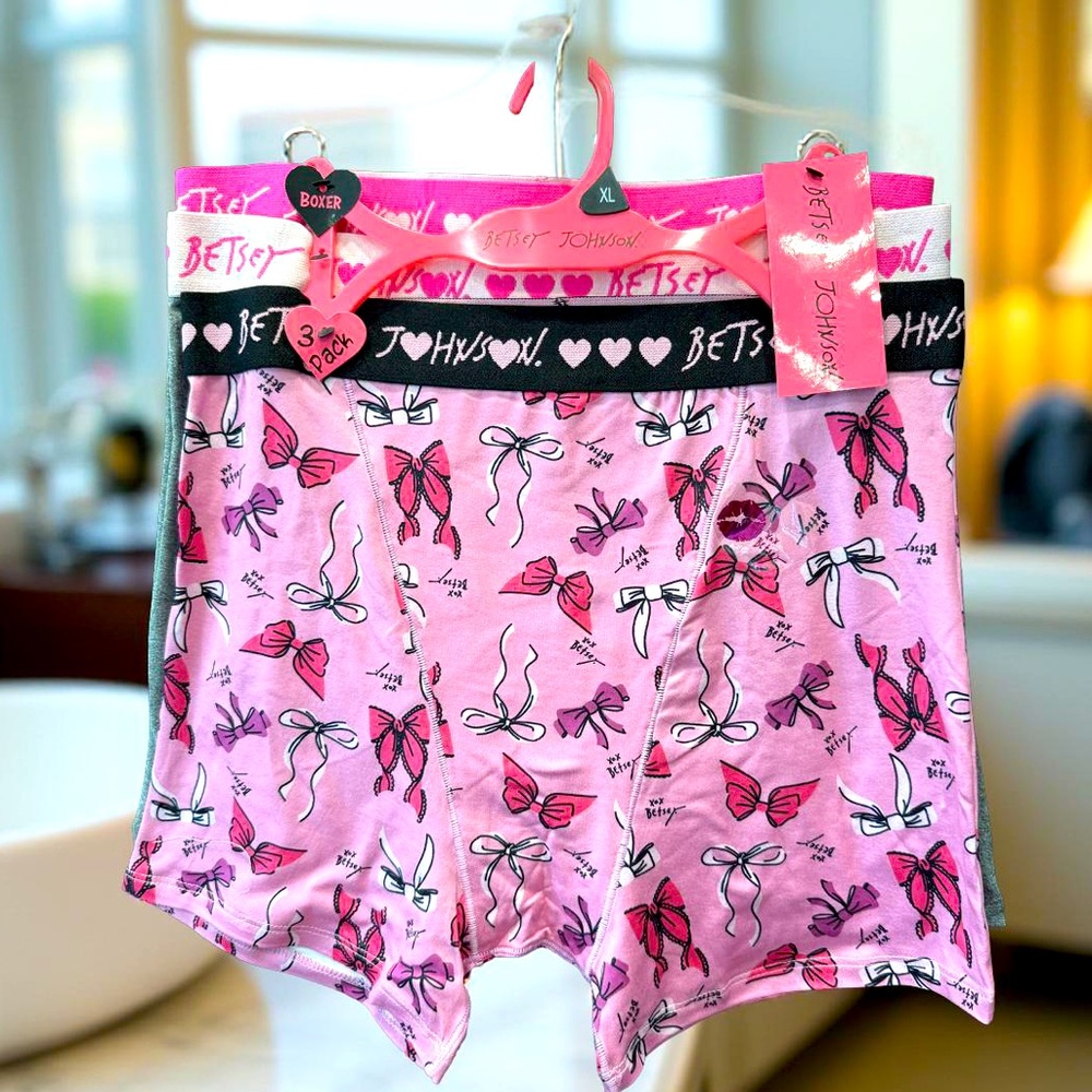 Betsey Johnson NWT Soft Pink Bow Pattern & Black & Gray Boxers 3 Pack (I001)